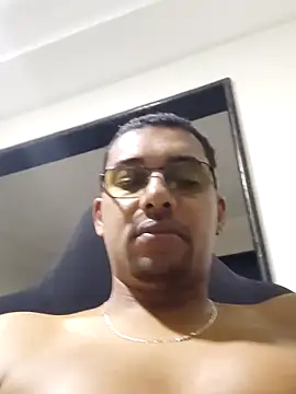 Snapshot of Reis001122 chatting on June 21, 4:26 am Reis001122 online show from June 21, 4:26 am