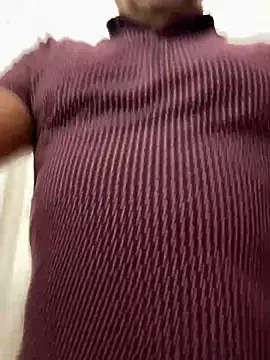 Snapshot of tigre6911 chatting on February 15, 1:13 am tigre6911 online show from February 15, 1:13 am