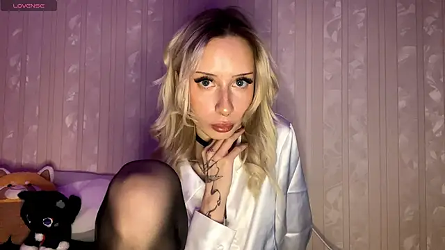 BrittanieKerkhoff online show from December 18, 1:28 pm