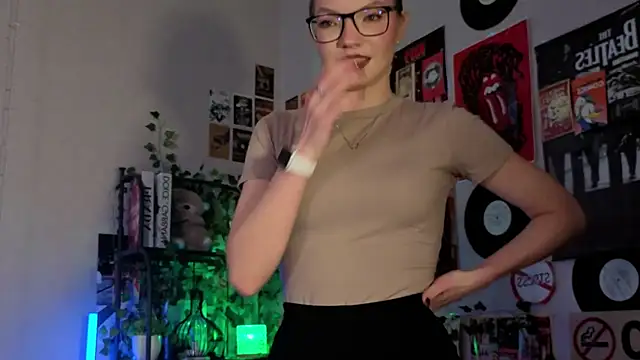 JeaneneWoltz online show from December 22, 9:06 am