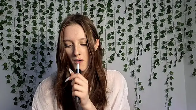 Snapshot of LisaBoddy chatting on February 6, 1:03 pm LisaBoddy online show from February 6, 1:03 pm