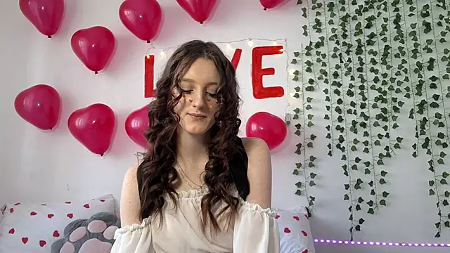 Snapshot of LisaBoddy chatting on February 14, 9:06 am LisaBoddy online show from February 14, 9:06 am