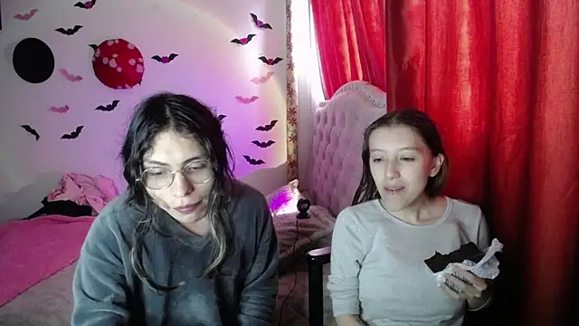 Briar y Blair online show from April 8, 3:12 pm