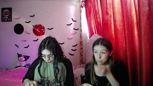 Briar y Blair online show from April 14, 3:29 pm