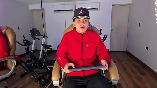  TaylorBlack online show from April 12, 11:37 am