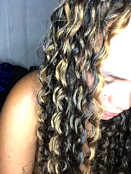 Snapshot of Geelalmeida chatting on December 19, 2:07 am Geelalmeida online show from December 19, 2:07 am