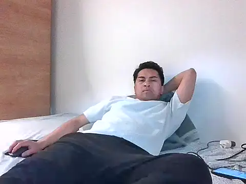 sweetpinoy2027 online show from February 22, 12:47 pm