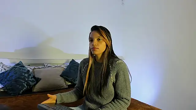 Snapshot of Ishtar_24 chatting on December 19, 11:39 am Ishtar 24 online show from December 19, 11:39 am