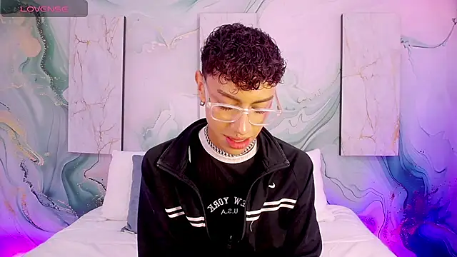 Snapshot of Owen_JP chatting on March 18, 3:20 am Owen JP online show from March 18, 3:20 am