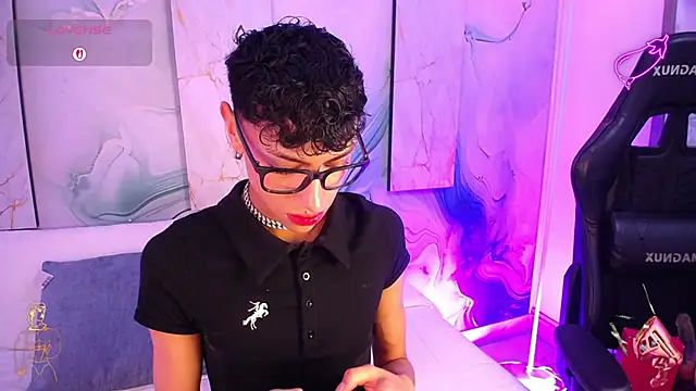 Snapshot of Owen_JP chatting on April 1, 3:18 am Owen JP online show from April 1, 3:18 am