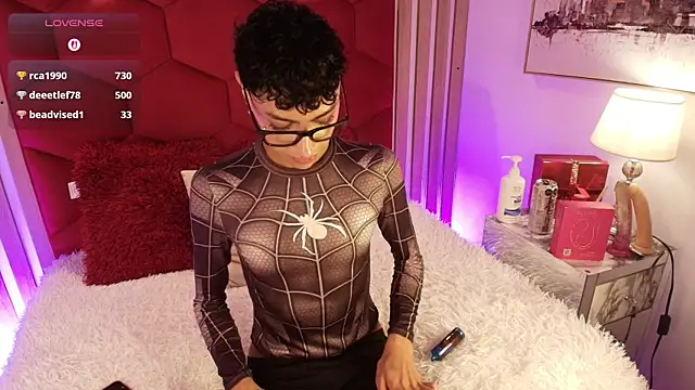 Snapshot of Owen_JP chatting on April 9, 6:19 am Owen JP online show from April 9, 6:19 am