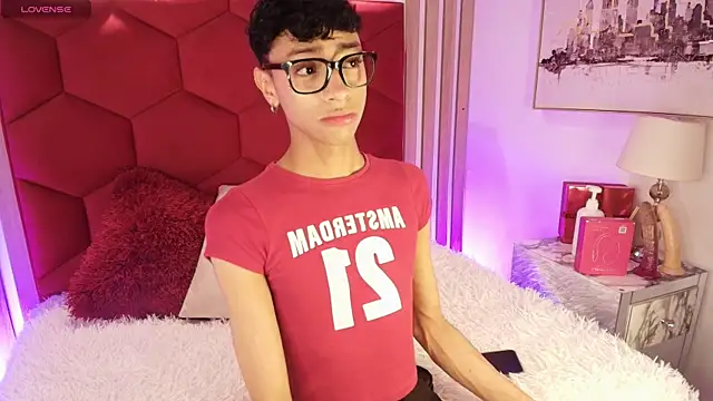 Snapshot of Owen_JP chatting on April 10, 3:01 am Owen JP online show from April 10, 3:01 am