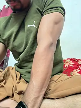 Snapshot of hot_gym_b0y chatting on July 20, 6:10 pm hot gym b0y online show from July 20, 6:10 pm