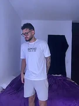 Snapshot of thedragonboyxxx chatting on December 21, 4:19 am thedragonboyxxx online show from December 21, 4:19 am