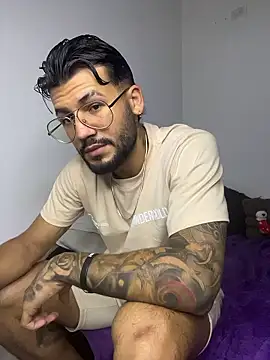 Snapshot of thedragonboyxxx chatting on January 8, 4:26 am thedragonboyxxx online show from January 8, 4:26 am