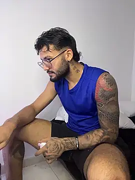 Snapshot of thedragonboyxxx chatting on January 12, 3:01 am thedragonboyxxx online show from January 12, 3:01 am