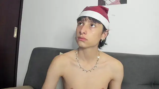 Snapshot of cirosky_elchicopolla chatting on December 23, 3:48 am cirosky elchicopolla online show from December 23, 3:48 am