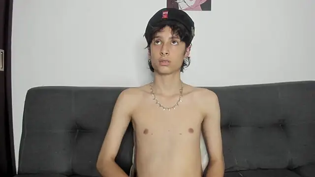 Snapshot of cirosky_elchicopolla chatting on January 12, 3:45 am cirosky elchicopolla online show from January 12, 3:45 am