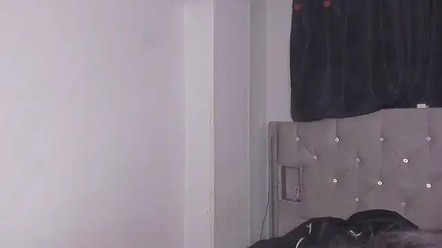 Snapshot of naughtysalomon__ chatting on February 15, 12:51 am naughtysalomon online show from February 15, 12:51 am