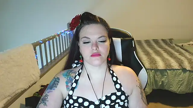 VixieVanderbilt online show from December 17, 4:46 pm