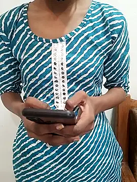 Snapshot of Riya_baby_38 chatting on December 18, 2:17 am Riya baby 38 online show from December 18, 2:17 am