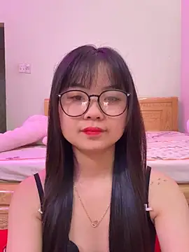 Snapshot of ___KARA___ chatting on February 13, 12:28 am KARA online show from February 13, 12:28 am