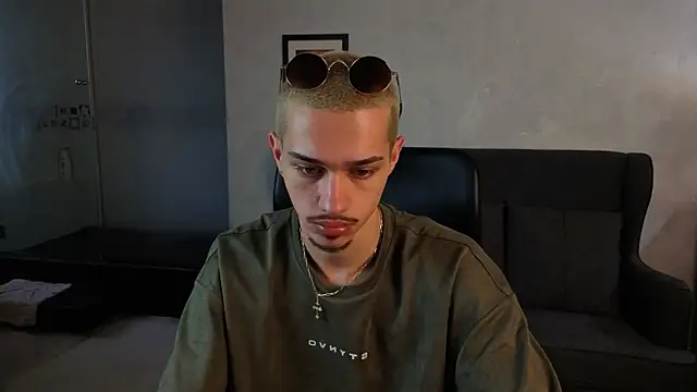 KaydenDrew online show from April 1, 4:57 am