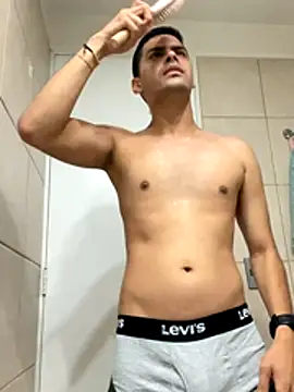 Snapshot of HotWhisper22 chatting on December 17, 2:06 am HotWhisper22 online show from December 17, 2:06 am