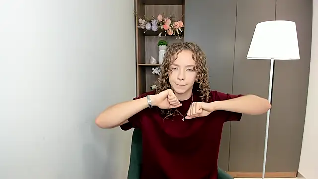 StevieKemner online show from December 18, 10:32 am