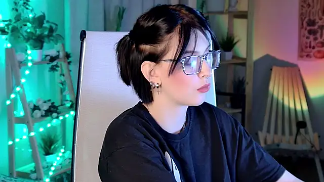 Snapshot of ElenaSomerhalder chatting on January 9, 9:56 am ElenaSomerhalder online show from January 9, 9:56 am