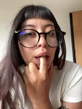 justmariee online show from May 12, 3:53 pm