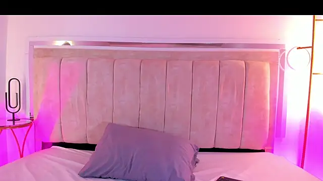 CamilleJuicy  online show from March 18, 2:53 pm