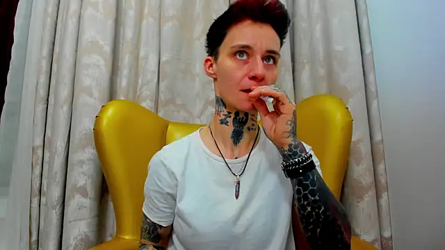 Snapshot of KennyXSX chatting on January 12, 7:19 pm KennyXSX online show from January 12, 7:19 pm