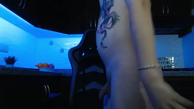 Snapshot of alex_xhunter chatting on February 16, 12:34 pm alex xhunter online show from February 16, 12:34 pm