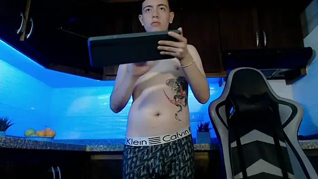 Snapshot of alex_xhunter chatting on February 23, 7:22 pm alex xhunter online show from February 23, 7:22 pm