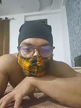 Snapshot of NunnuLelo chatting on June 15, 10:45 pm NunnuLelo online show from June 15, 10:45 pm