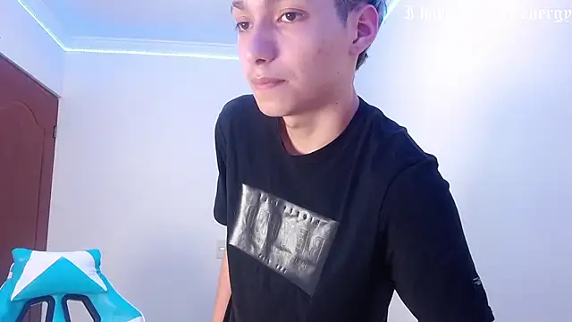 Snapshot of harry_jonshon69 chatting on January 18, 12:58 am harry jonshon69 online show from January 18, 12:58 am