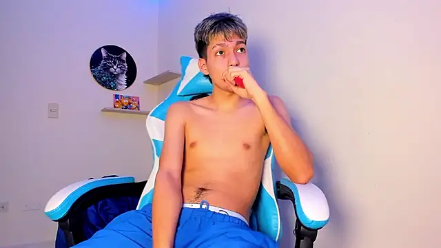 Snapshot of harry_jonshon69 chatting on February 15, 1:09 pm harry jonshon69 online show from February 15, 1:09 pm