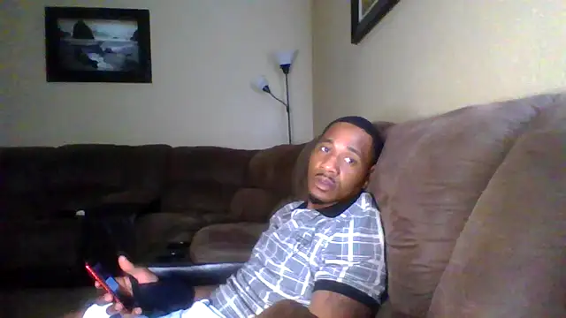 Snapshot of KingDes55 chatting on May 5, 11:02 pm KingDes55 online show from May 5, 11:02 pm