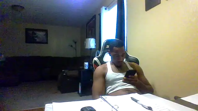 Snapshot of KingDes55 chatting on May 6, 2:00 pm KingDes55 online show from May 6, 2:00 pm