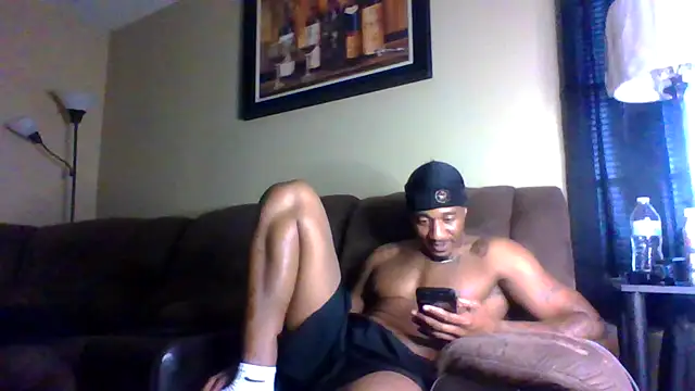 Snapshot of KingDes55 chatting on May 8, 12:27 am KingDes55 online show from May 8, 12:27 am