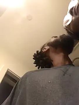 Snapshot of AverageAnt_ chatting on February 15, 6:54 am AverageAnt online show from February 15, 6:54 am