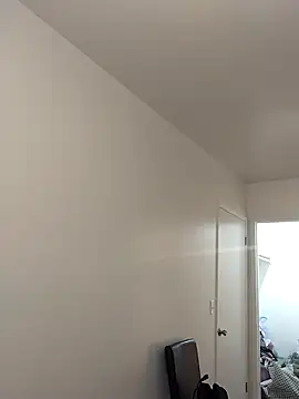 Snapshot of AverageAnt_ chatting on February 17, 9:06 am AverageAnt online show from February 17, 9:06 am