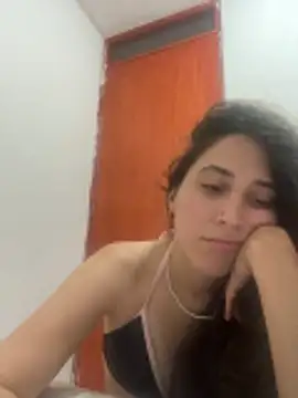 Snapshot of LatinDoll8 chatting on April 11, 1:43 am LatinDoll8 online show from April 11, 1:43 am