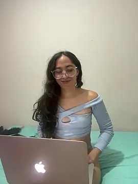 Snapshot of LatinDoll8 chatting on May 15, 3:13 am LatinDoll8 online show from May 15, 3:13 am