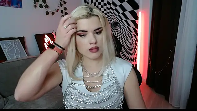 Snapshot of Ariana_Saint chatting on February 10, 8:02 pm Ariana Saint online show from February 10, 8:02 pm