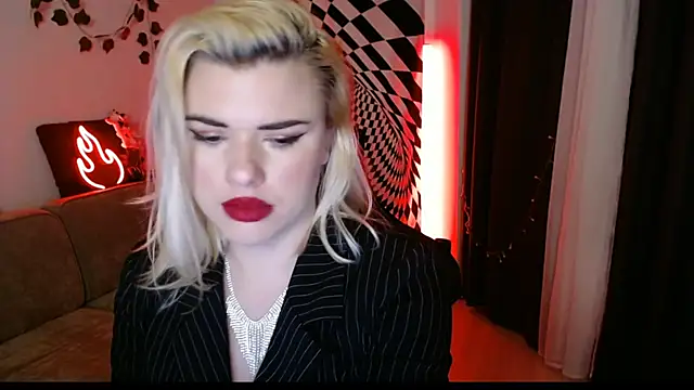 Snapshot of Ariana_Saint chatting on February 18, 5:20 pm Ariana Saint online show from February 18, 5:20 pm