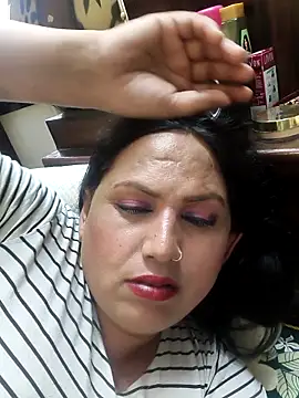 Snapshot of Hotmylips chatting on April 15, 8:20 pm Hotmylips online show from April 15, 8:20 pm