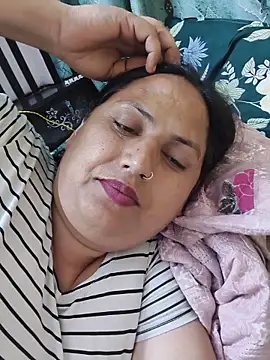 Hotmylips online show from May 10, 4:45 pm