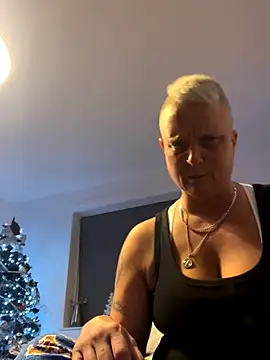 Bendoverbetty3 online show from December 21, 9:55 pm